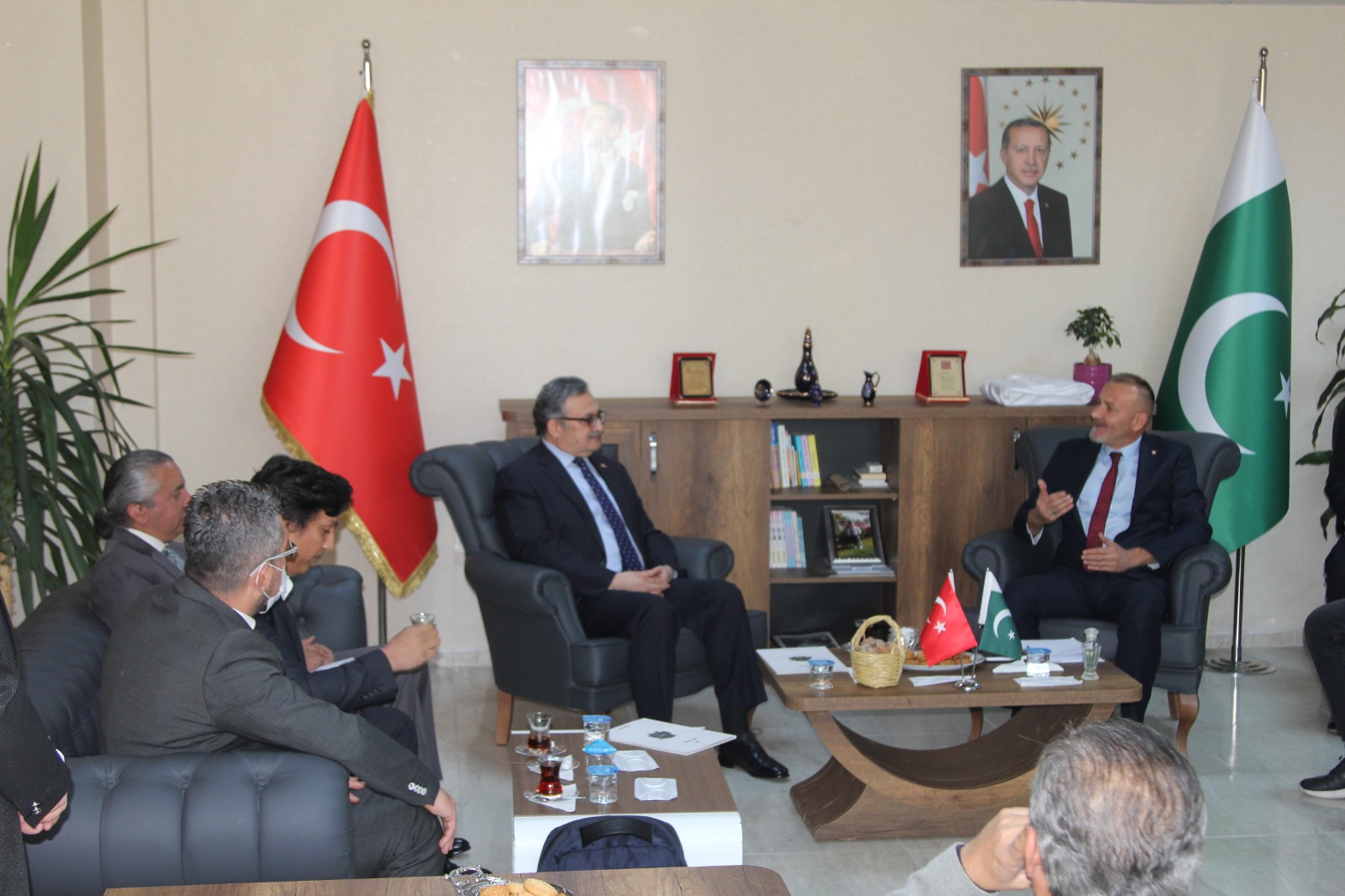 Pakistan Büyükelçisi SANKON Konya il Başkanlığını ziyaret etti