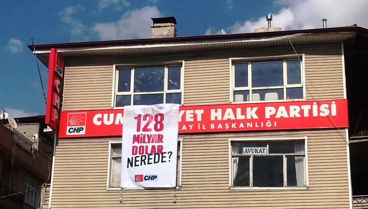 CHP İl başkanlığının astığı pankart İndirildi
