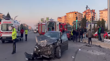 Aksaray’da 2 otomobilin karıştığı kazada 4 kişi yaralandı