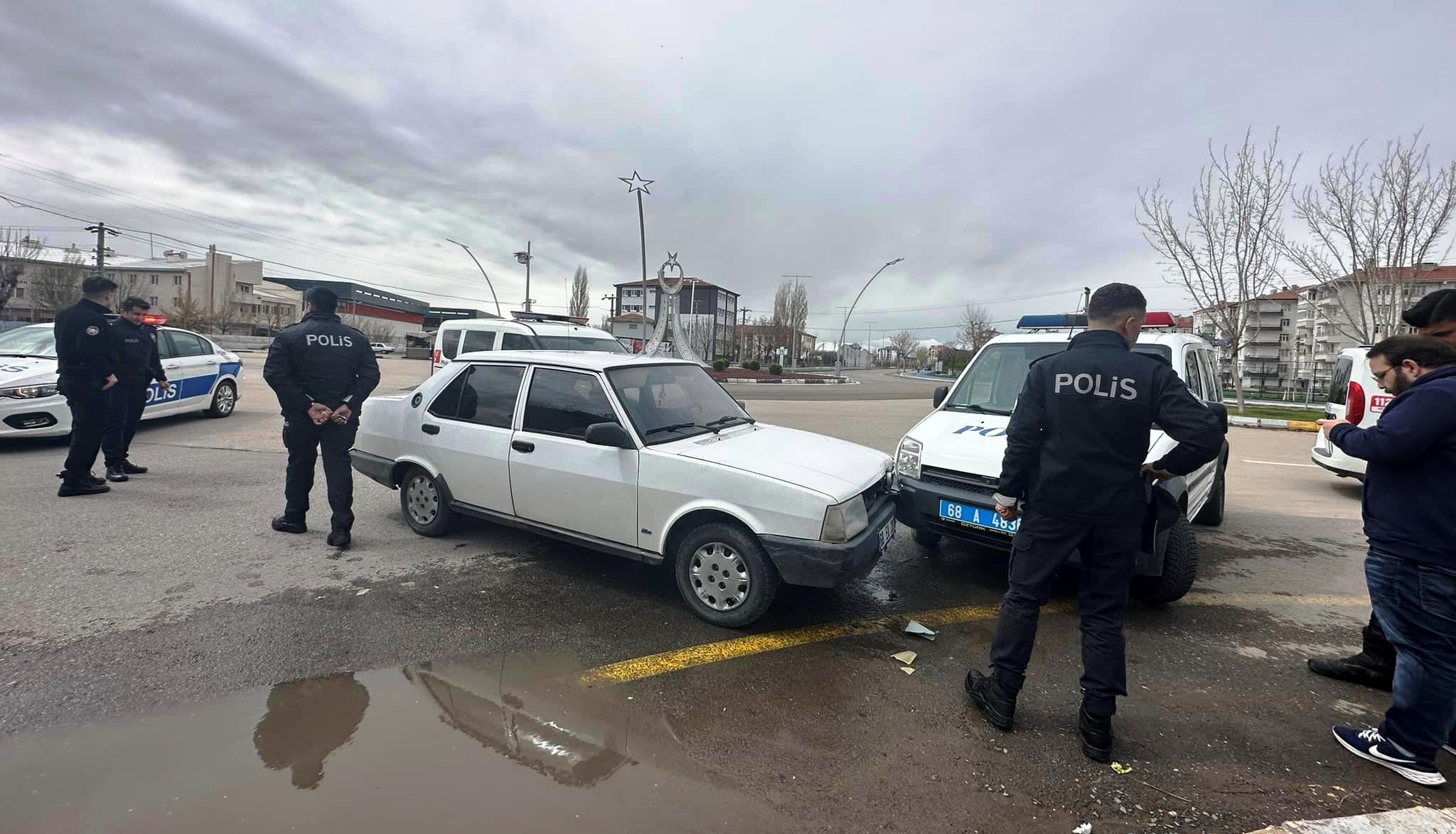 Aksaray’da Çalıntı araç polis kovalamacasıyla yakalandı